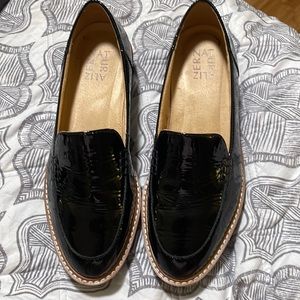 Naturalizer black patent leather loafer